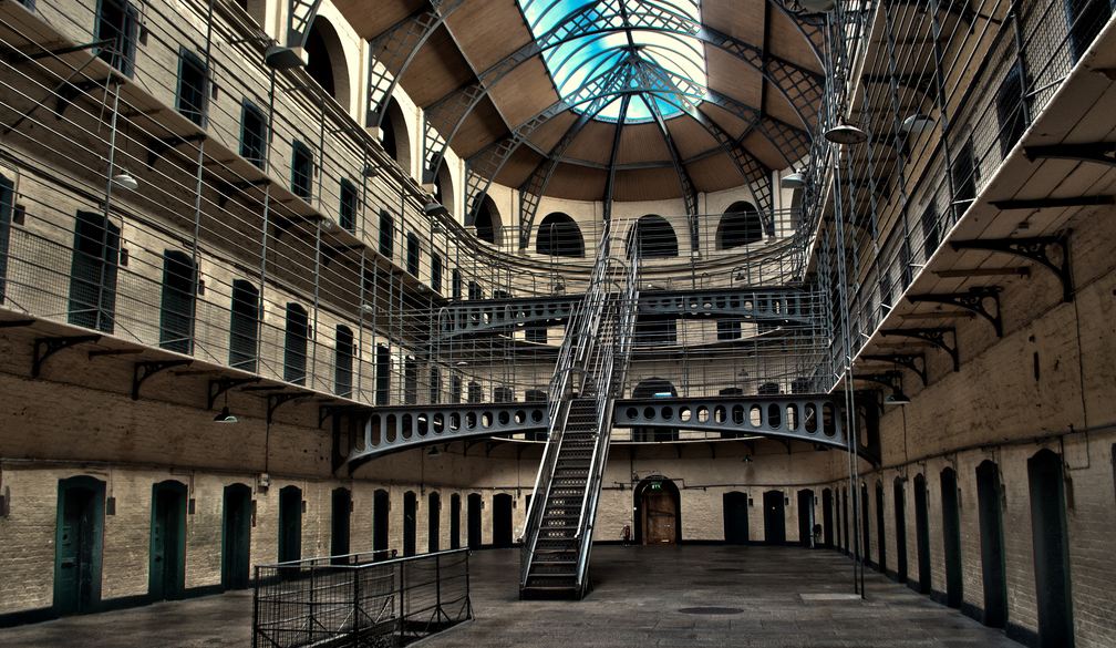 Interior da Kilmainham Gaol, uma das dicas do que fazer em Dublin em 1 dia